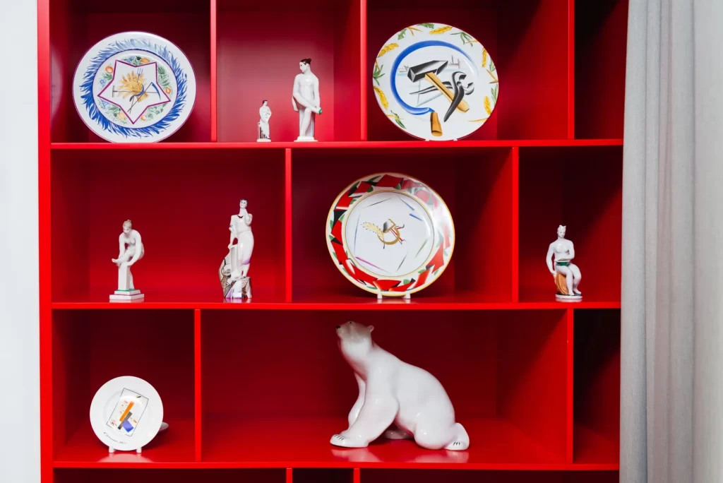 Shutterstock_2619665071 - SportDeník Máte doma také podobné porcelánové sošky?