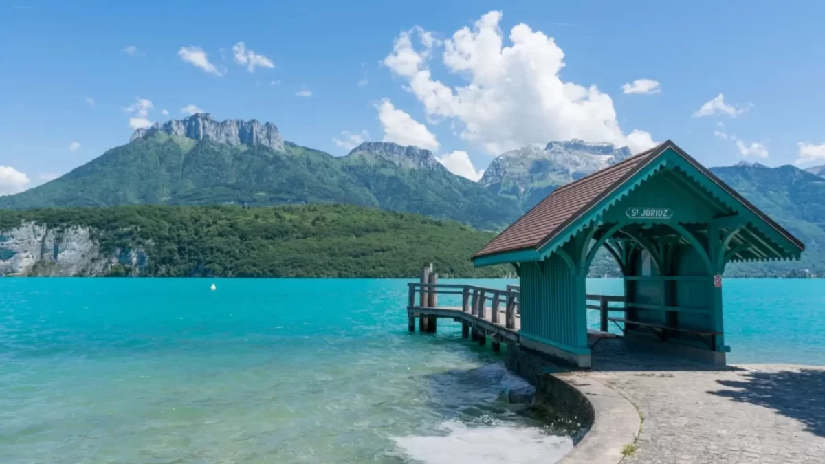 Jezero Annecy zblízka