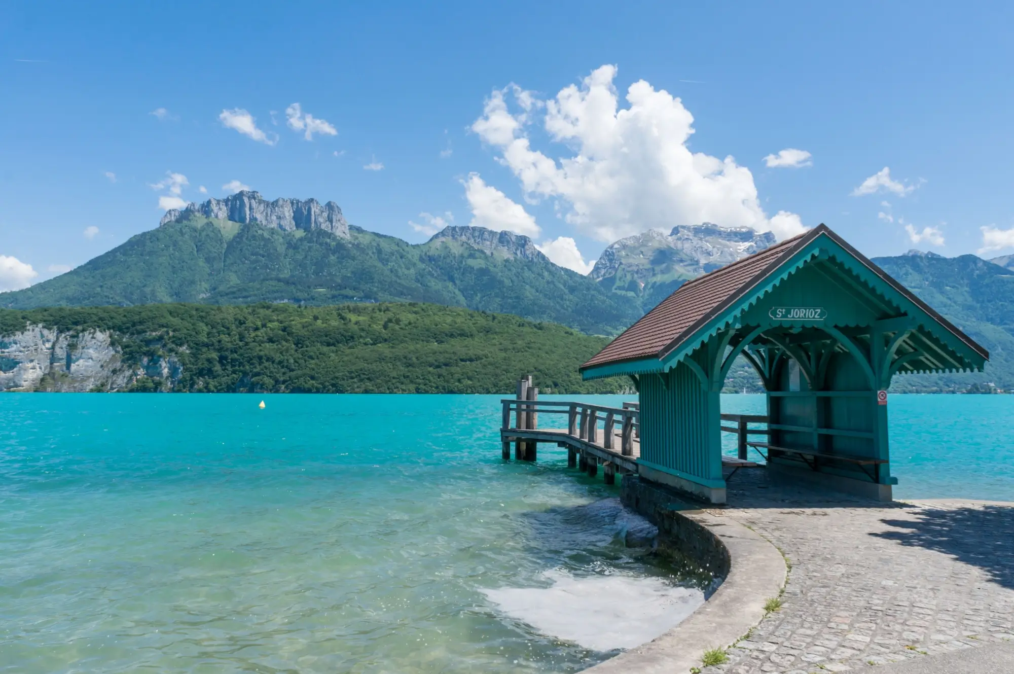 Jezero Annecy zblízka