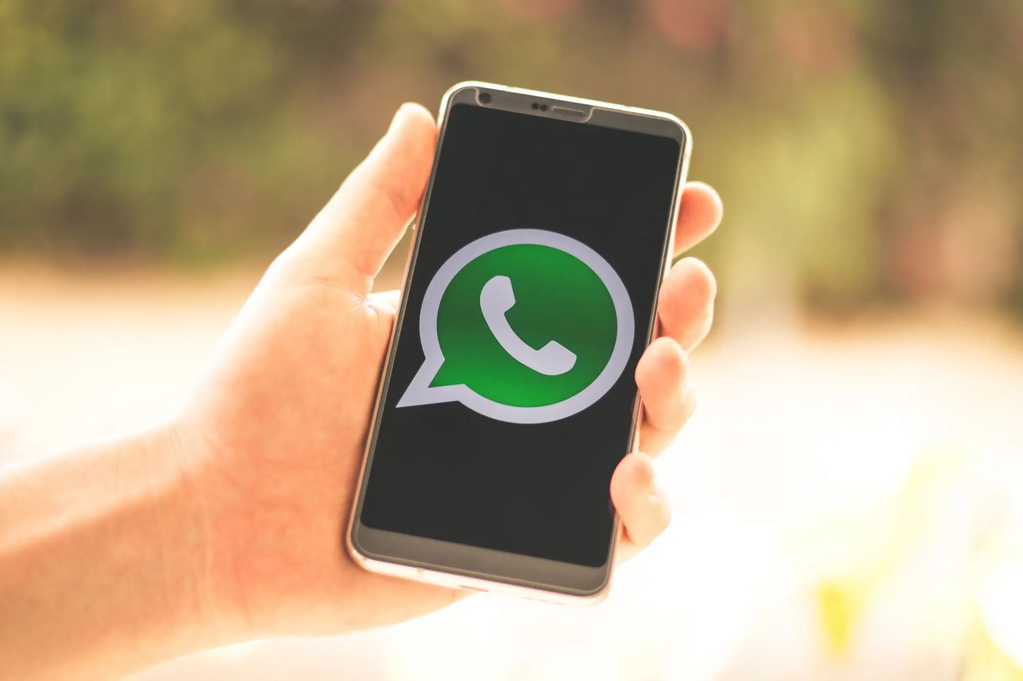shutterstock_1133927000 - SportDeník logo WhatsApp
