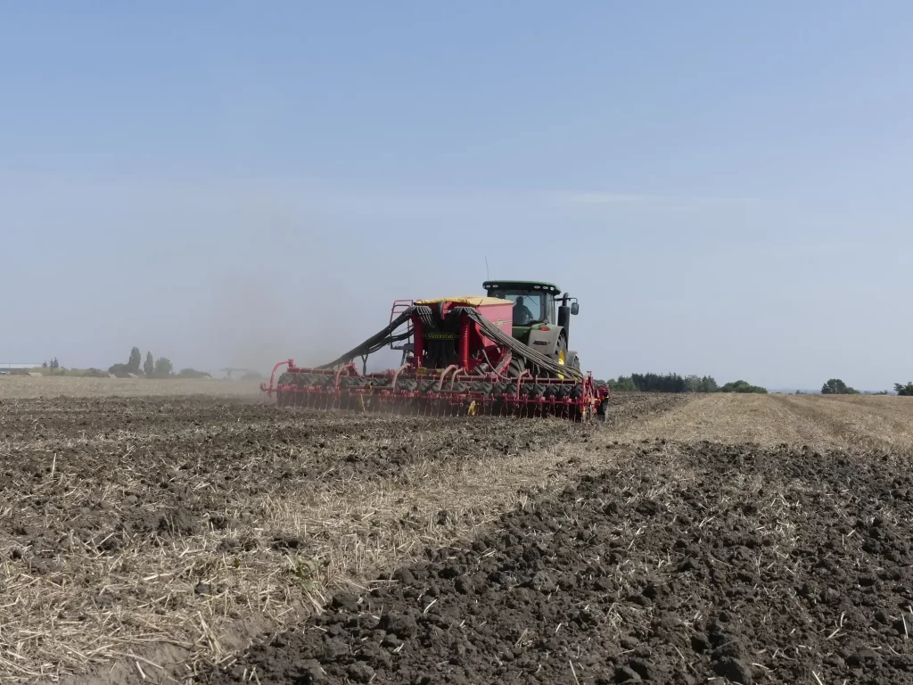 Pranostiky předpovídají, jaká bude úroda - SportDeník traktor jede