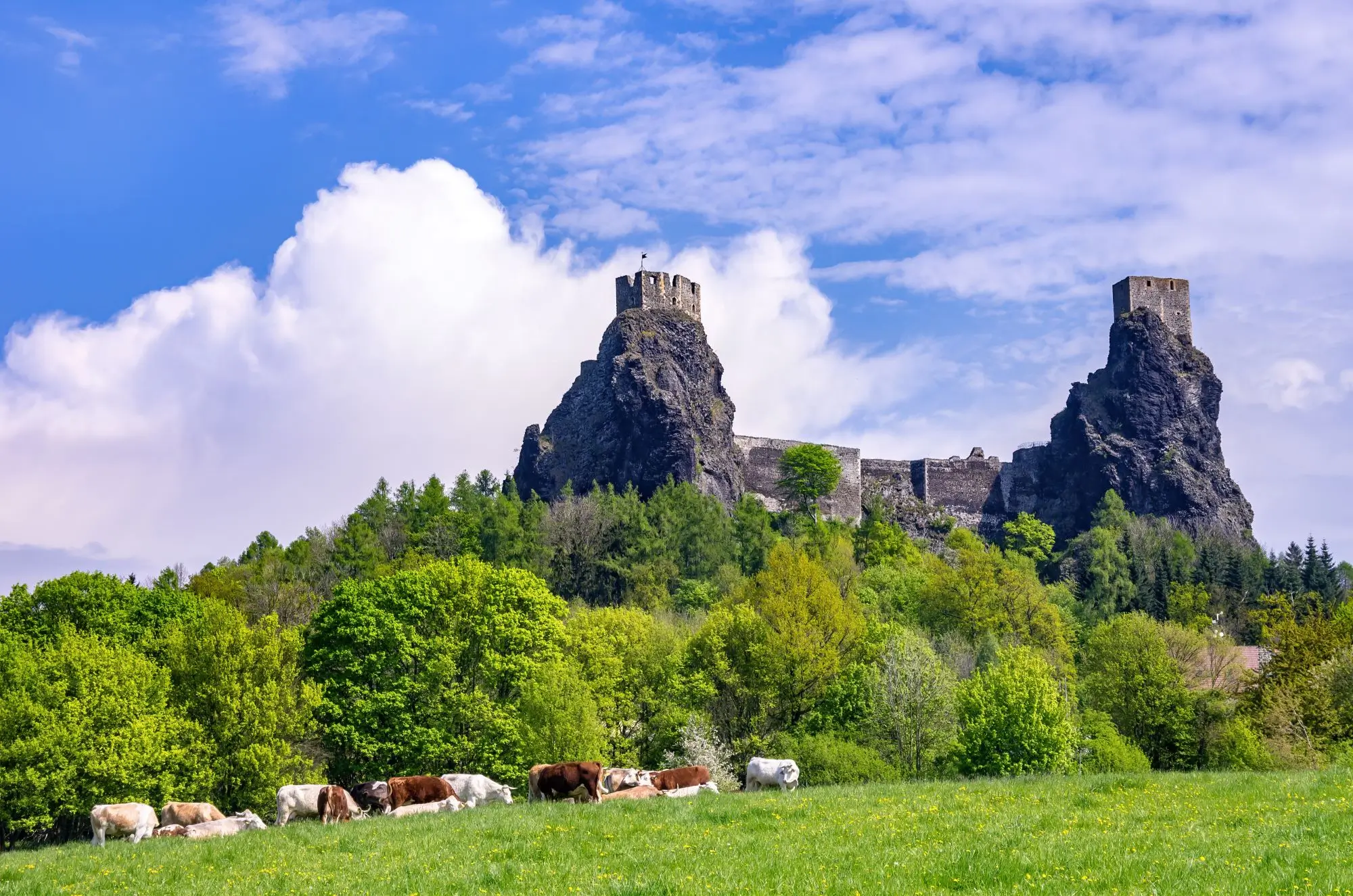 shutterstock_2098092775 - SportDeník Hrad Trosky