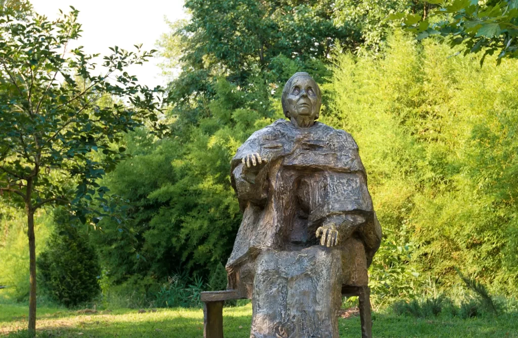 Socha Baby Vangy - SportDeník socha Baba Vanga