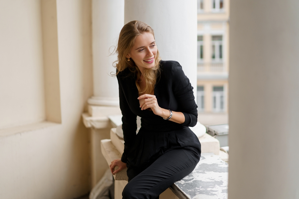 V černé působíte víc jako profík - SportDeník žena v černém outfitu