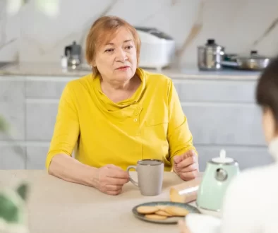 parnerova matka na návštěvě