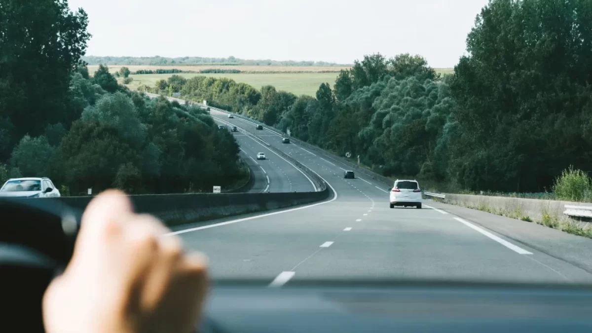 auto na dálnici