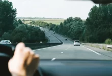 auto na dálnici