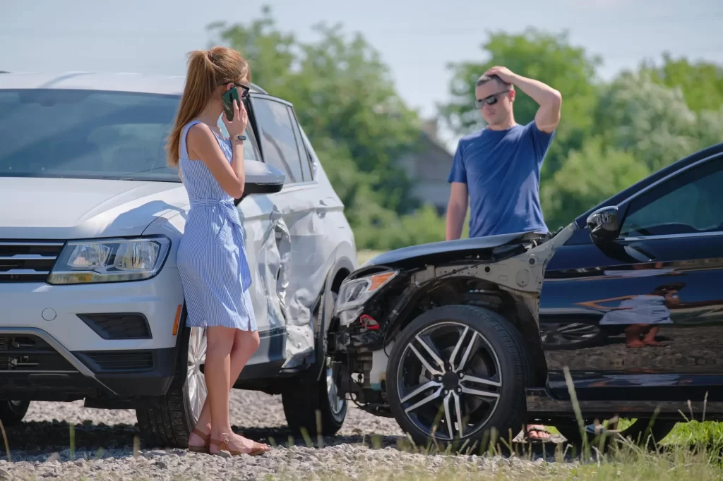 muž se ženou autobouračka