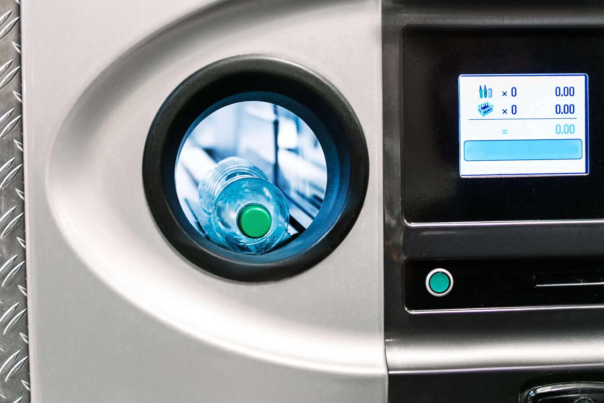 shutterstock_630460727 - SportDeník automat na pet lahve