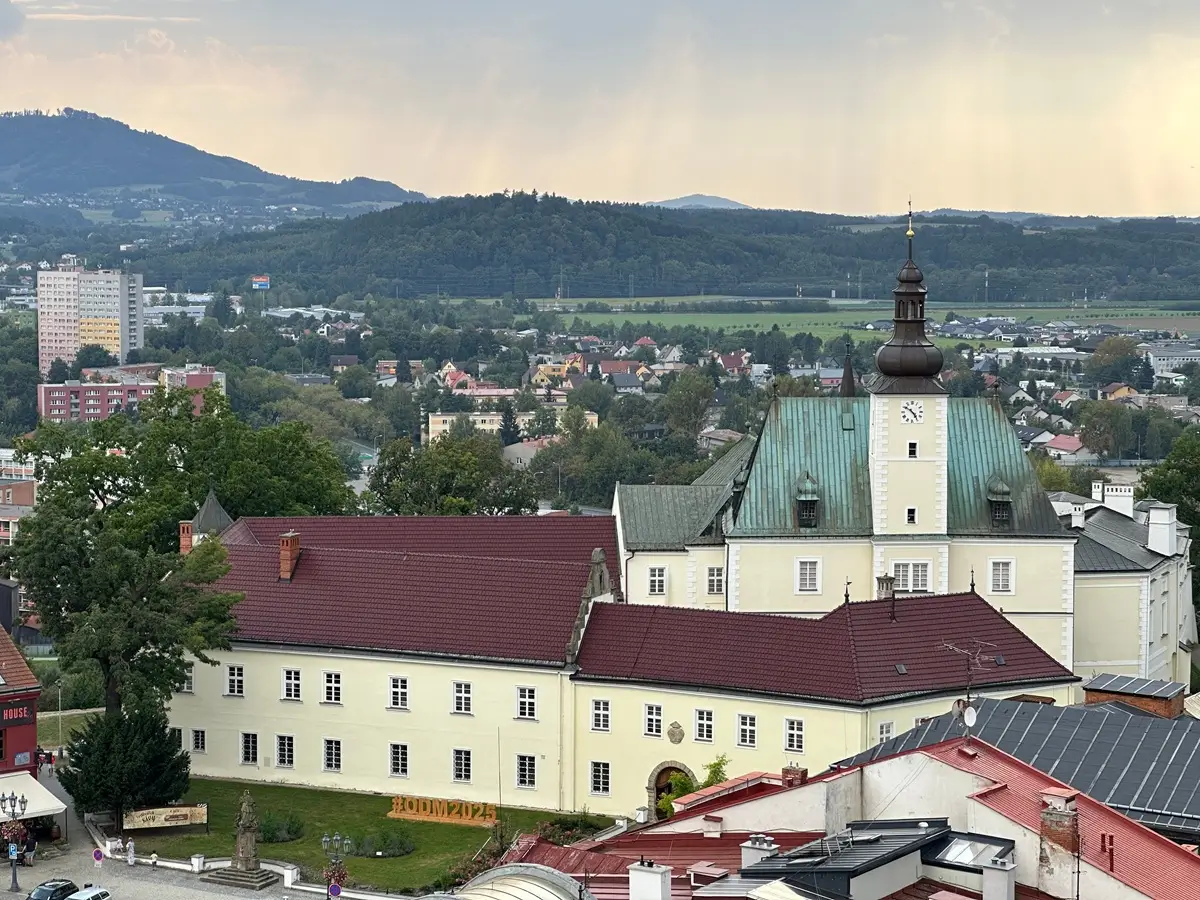 Frýdek-Místek - SportDeník Pohled na město Frýdek-Místek, nacházející se v podhůří Beskyd