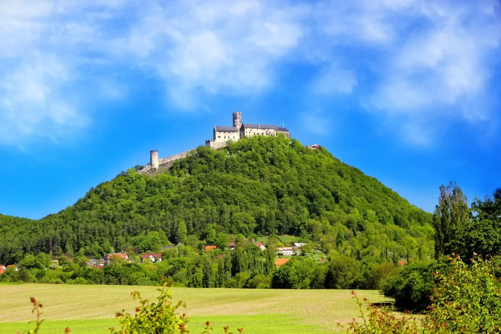 Shutterstock_1107836339 1 - SportDeník Nedaleko se nachází také oblíbené hrad Bezděz.