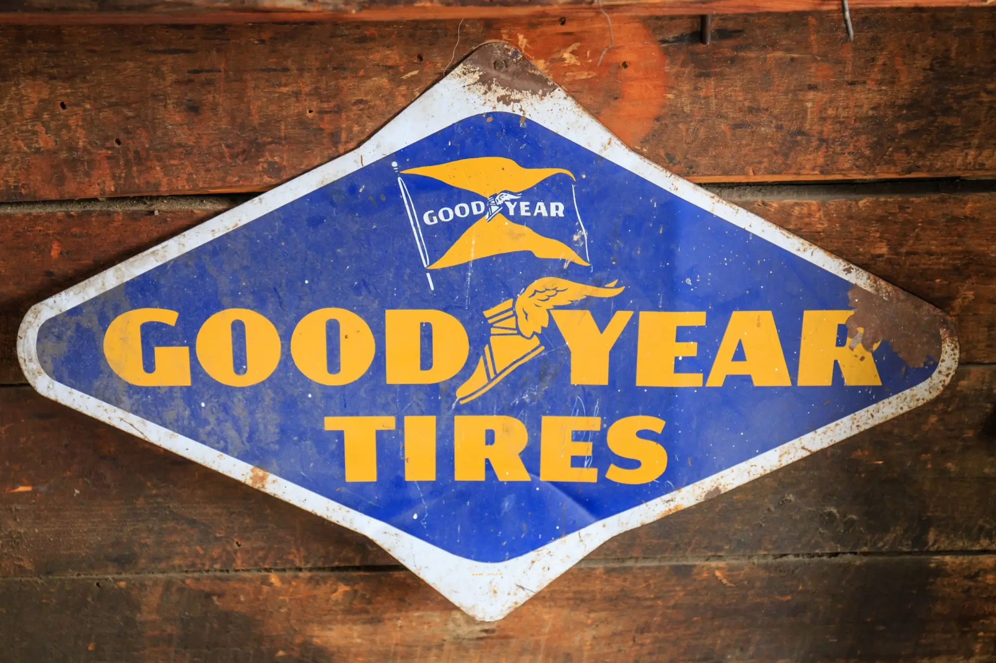 Shutterstock_1251634156 - SportDeník Reklamní cedule Goodyear