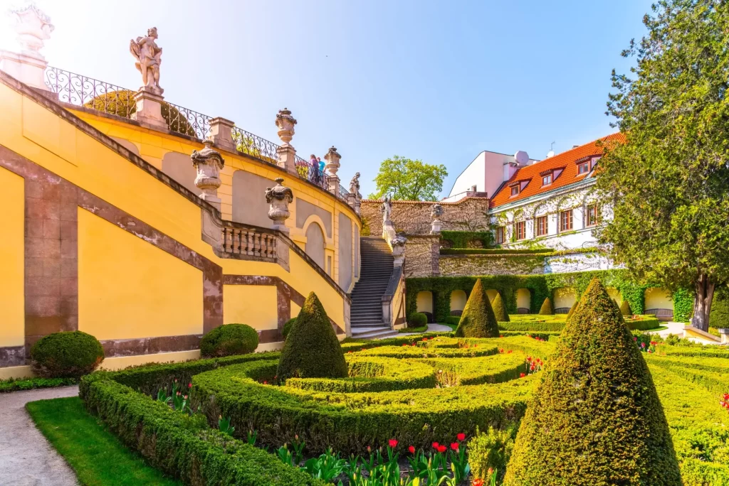 Shutterstock_1804282390 - SportDeník Vrtbovská zahrada je skutečným klenotem naší země.