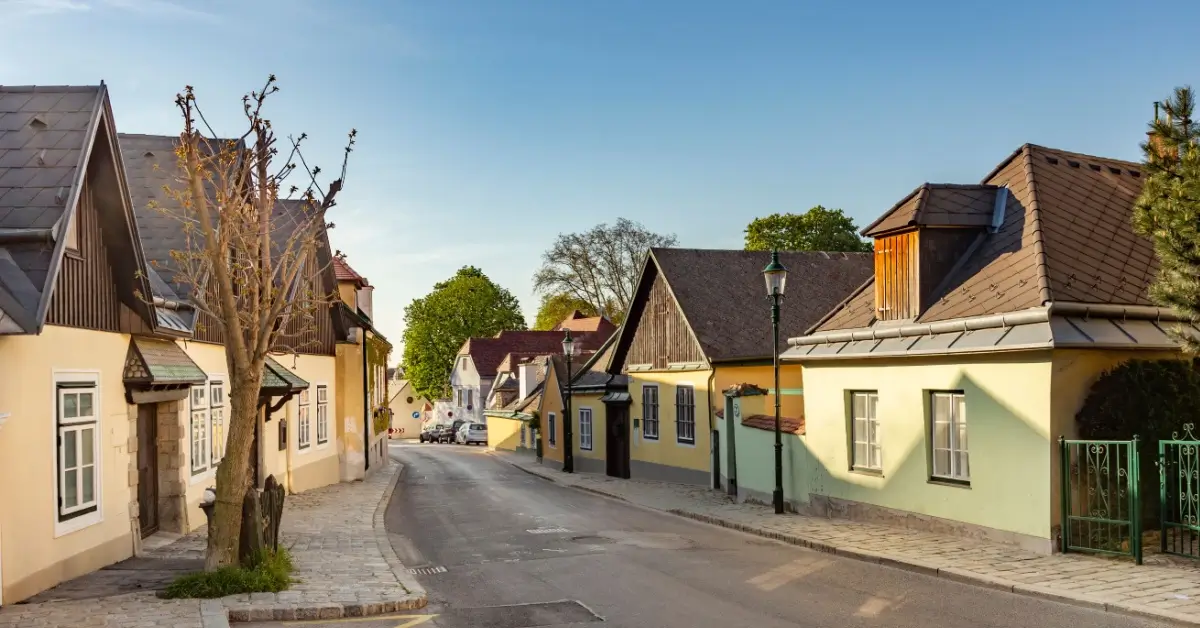 Shutterstock_1900629391 - SportDeník Vesnické domy, srdce naší kultury
