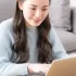 Žena nakupuje na internetu