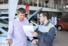 Kontrolní technik a řidič při STK