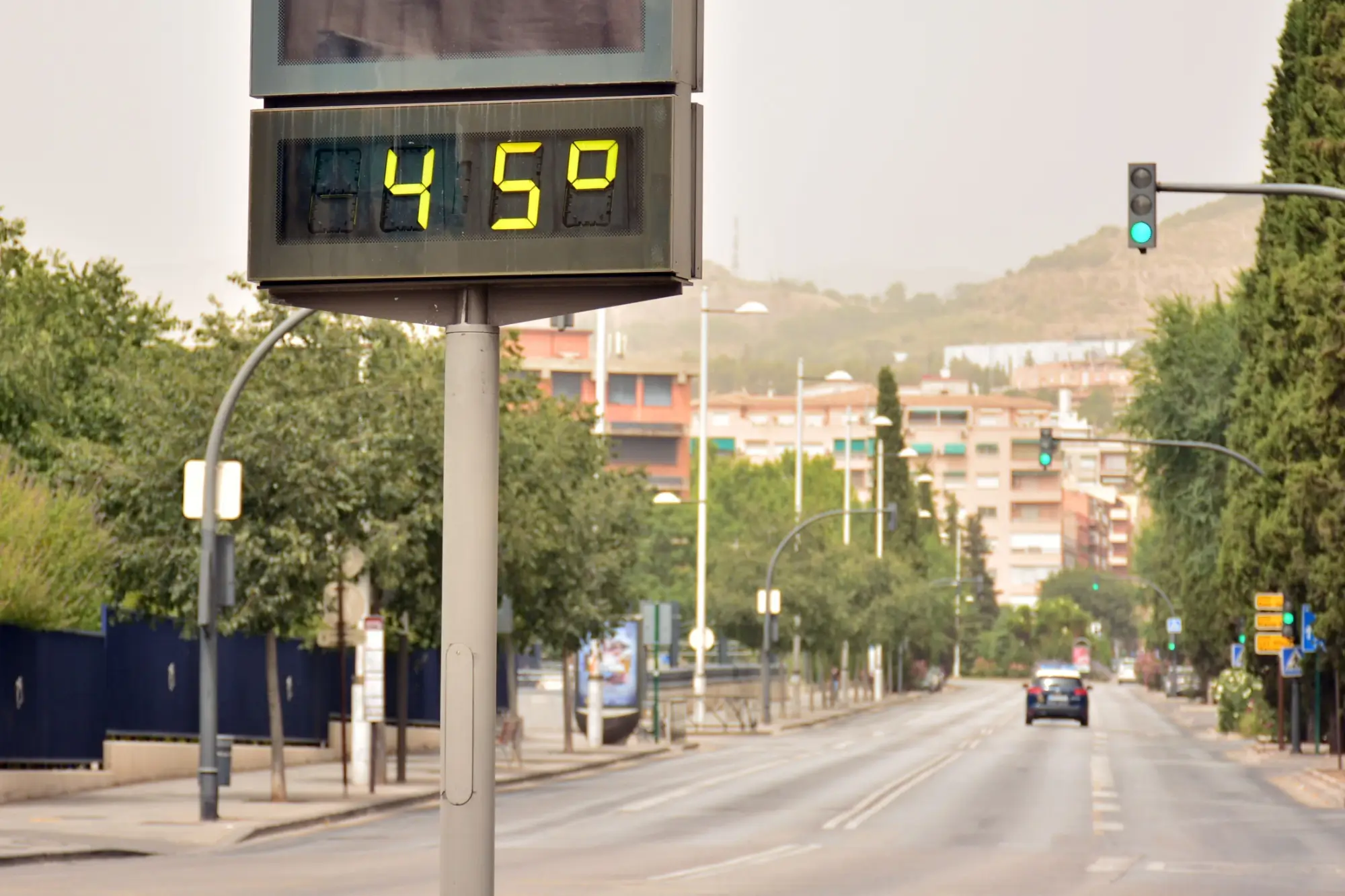 Shutterstock_2006067701 - SportDeník Ukazatel ukazuje teplotu 45 °C