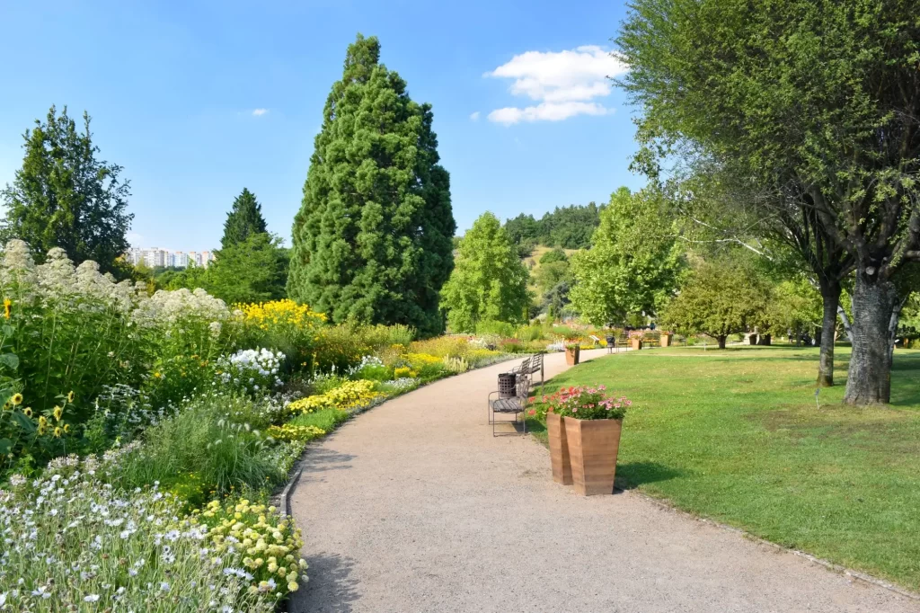 Shutterstock_2128405931 - SportDeník Botanická zahrada v Troji je hezká za každého ročního období.