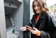 Výběry z bankomatu jsou jednodušší než dříve. Díky mobilnímu telefonu