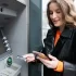 Výběry z bankomatu jsou jednodušší než dříve. Díky mobilnímu telefonu
