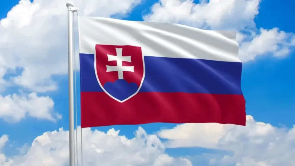 Slovenská vlajka a kvíz nezvyklých slov