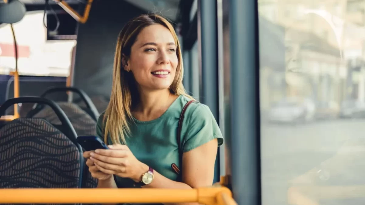 Žena v autobuse