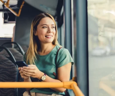 Žena v autobuse