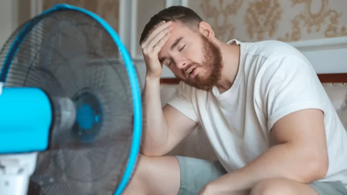 Muž u ventilátoru