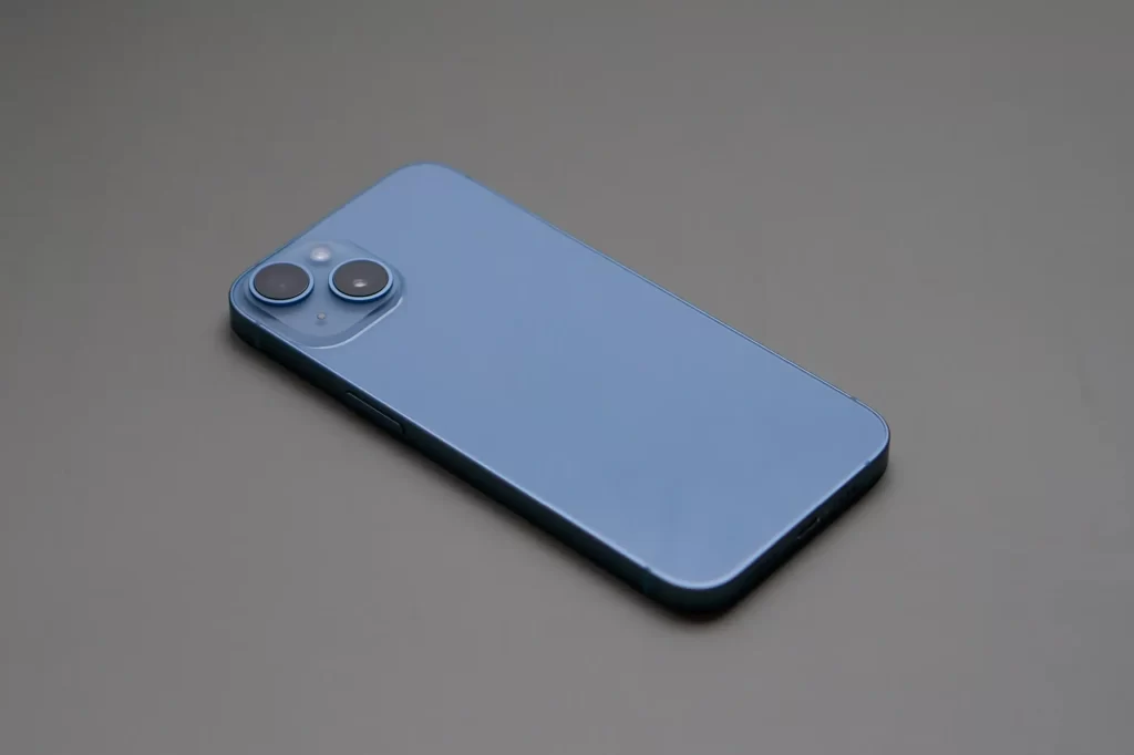 - SportDeník Mobilní telefon v modré barvě.