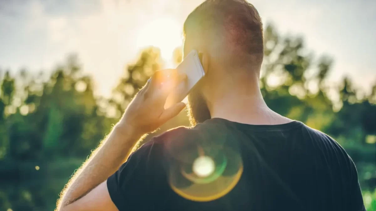 Telefonující muž