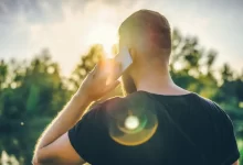 Telefonující muž