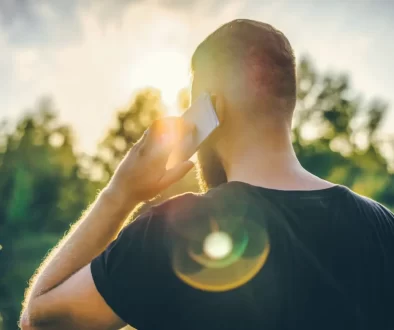 Telefonující muž