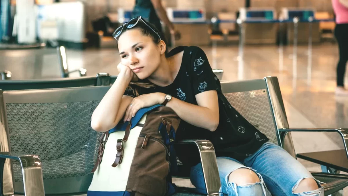 žena na letišti