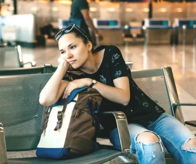 žena na letišti