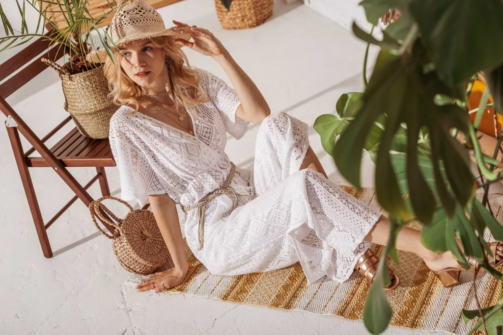 shutterstock_1797994612_optimized - SportDeník žena v boho šatech