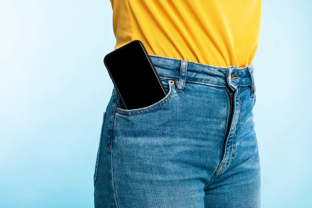 shutterstock_2040670064 - SportDeník Telefon v kapse