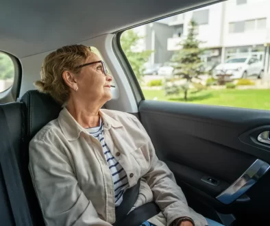 žena v taxiku