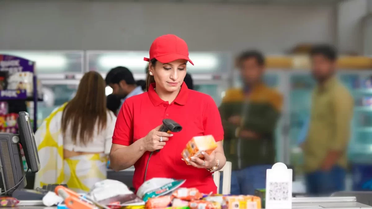 prodavačka v supermarketu