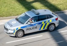 Automobil Policie ČR při jízdě
