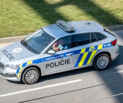 Automobil Policie ČR při jízdě