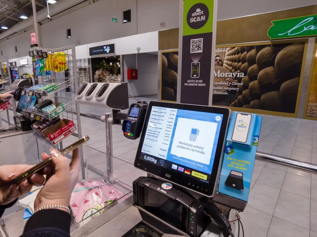 V Česku je samoobslužných pokladen v supermarketech čím dál víc. - SportDeník samoobslužná pokladna v supermarketu