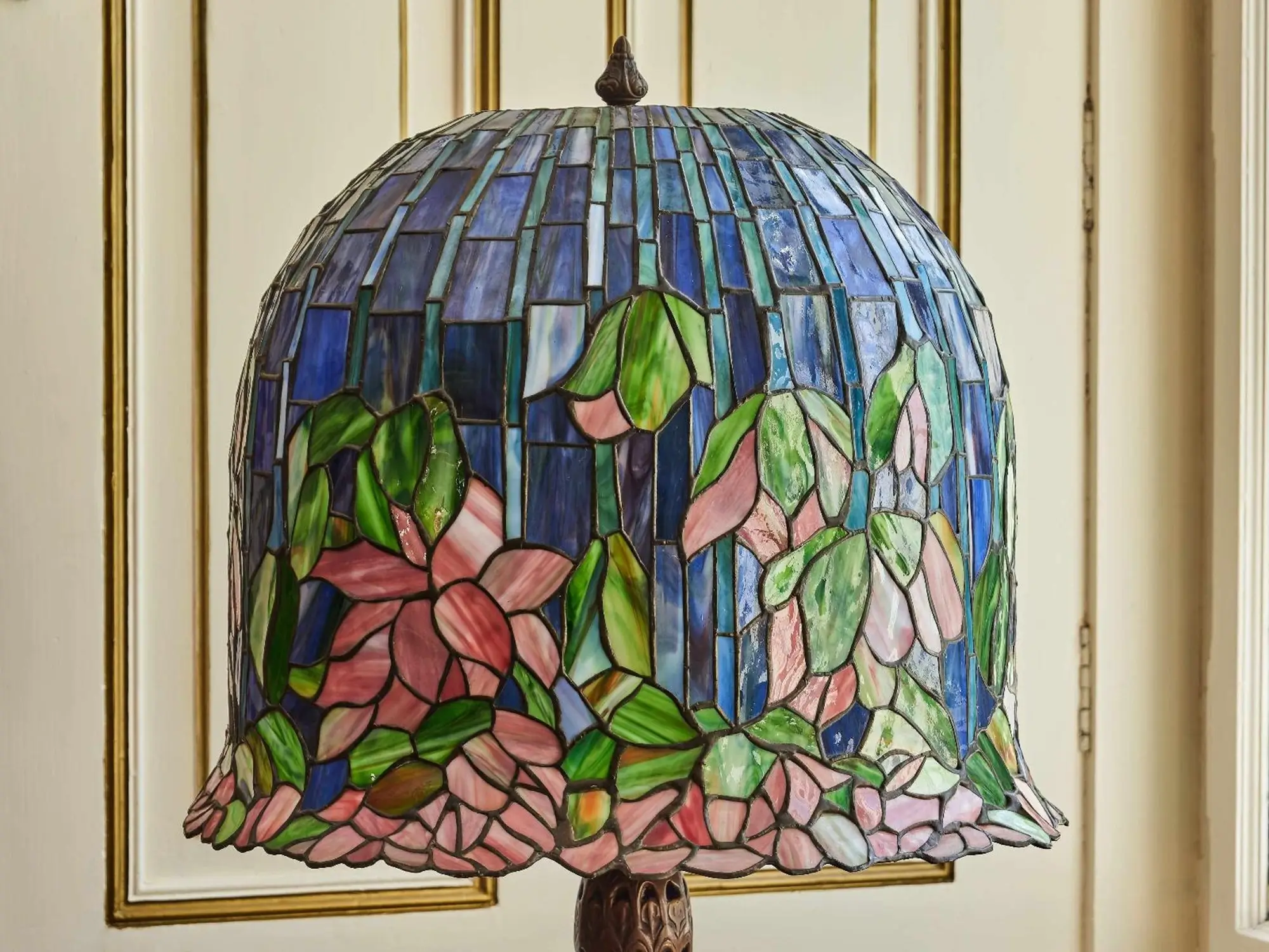 tiffany-stolni-lampa-s-vitrazovym-stinidlem-vyska-84-cm-230524281 - SportDeník Lampa ve stylu Tiffany