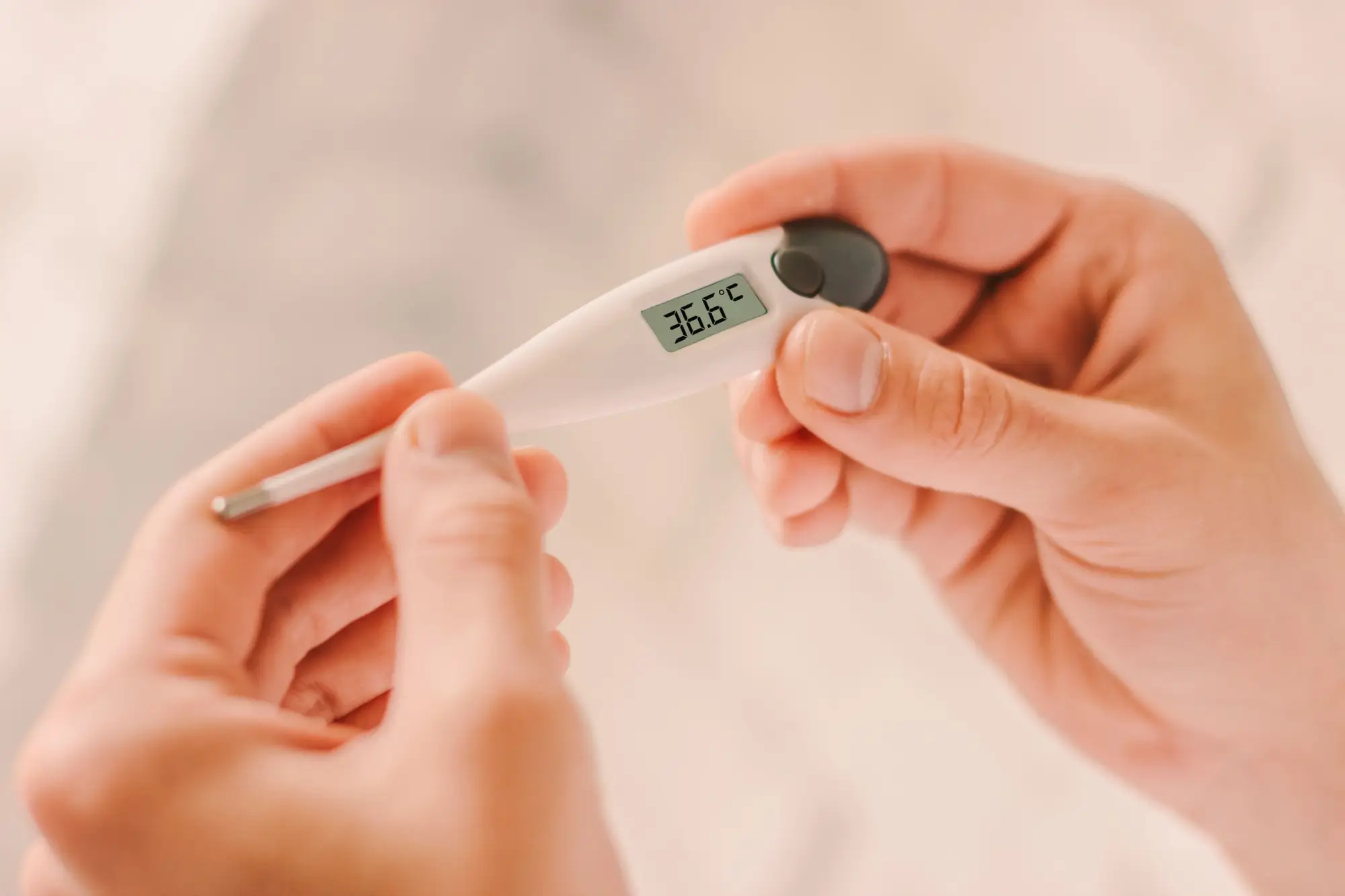 Shutterstock_1694359678 - SportDeník Teplota 36,6 °C na teploměru