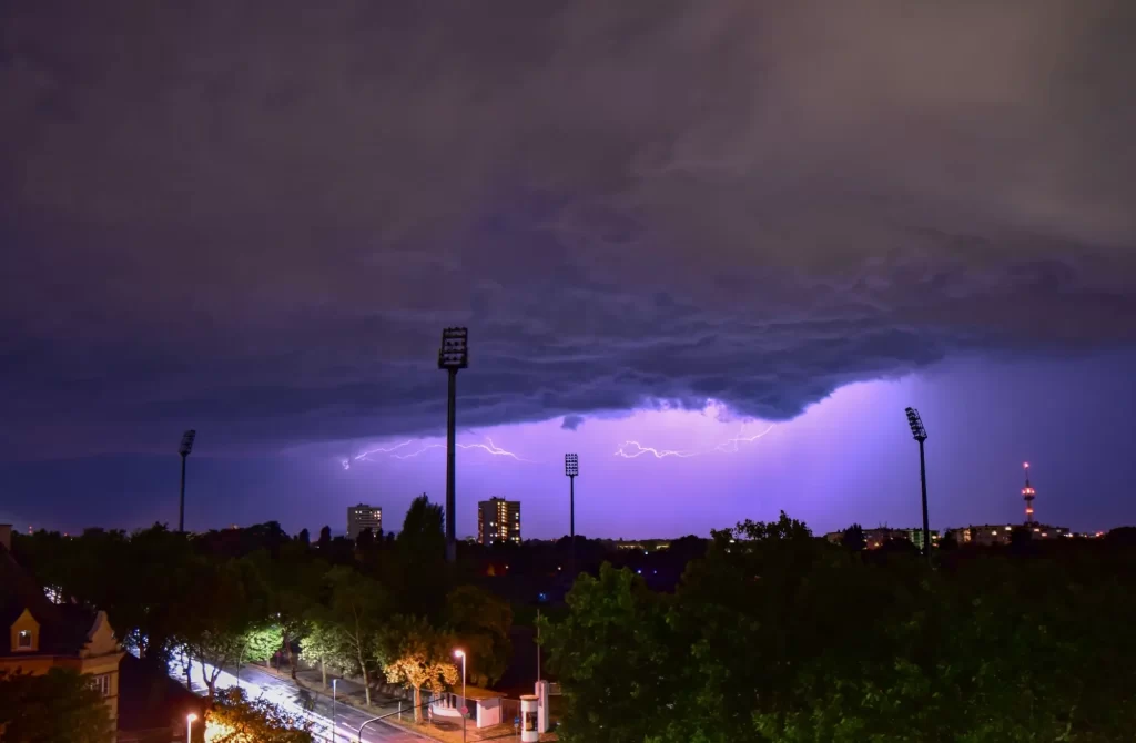 Odborníci varují před častějším výskytem bouřek.