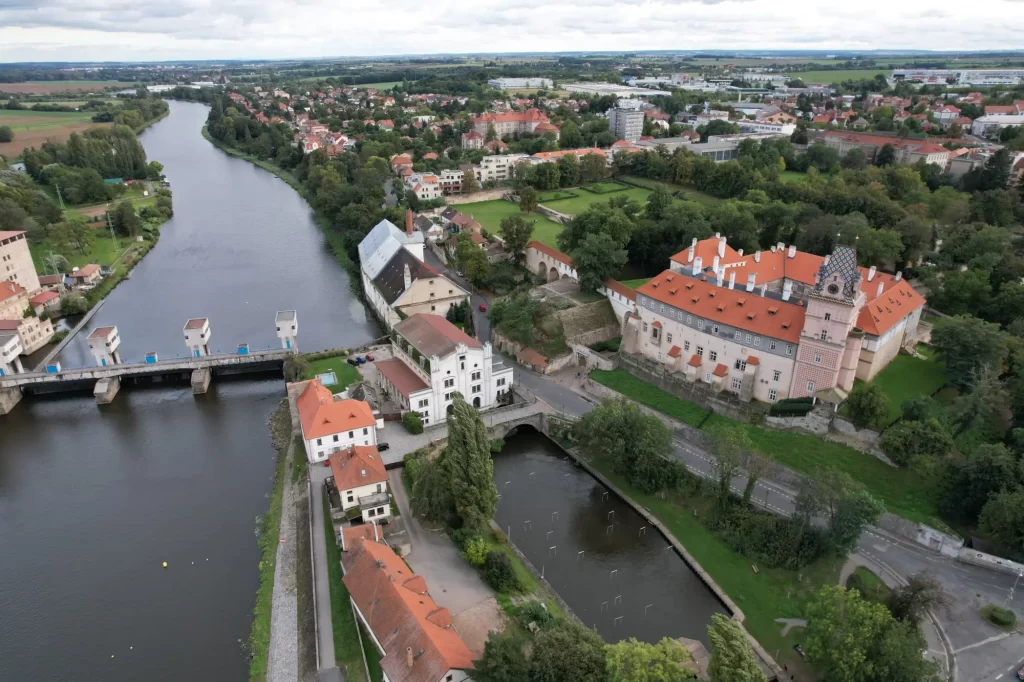 Shutterstock_2206807207 - SportDeník Ptačí pohled na Brandýs nad Labem