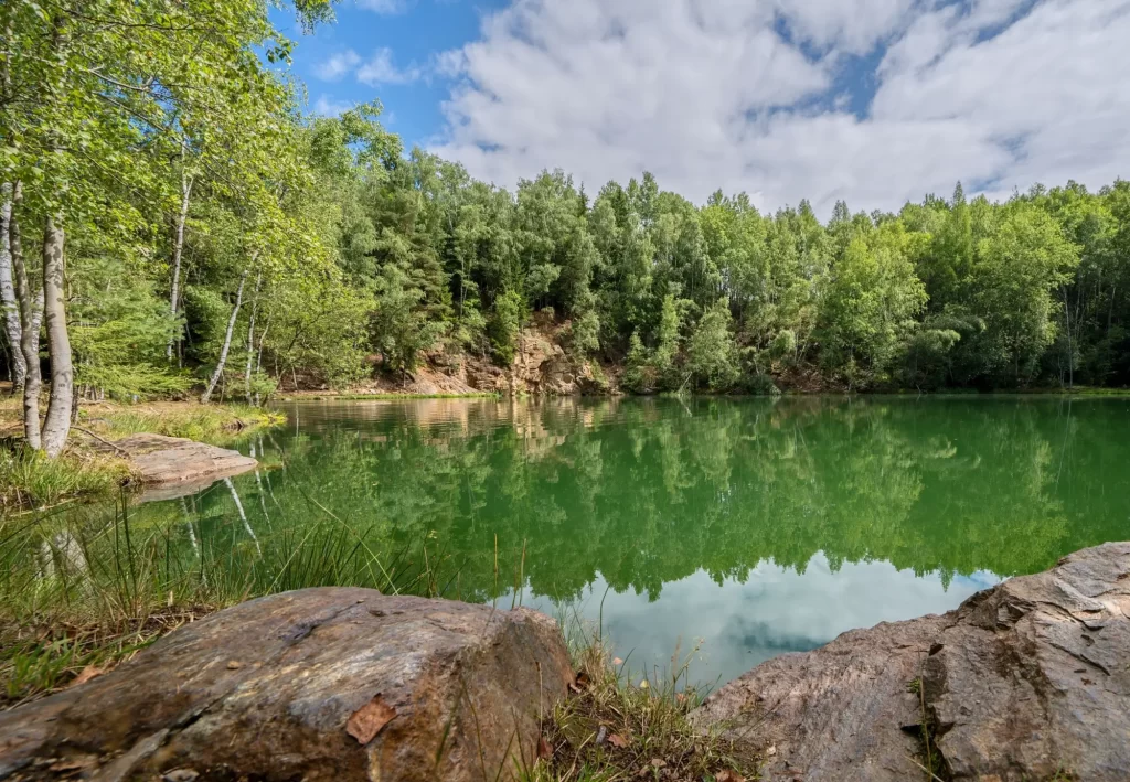 Zatopený lom Antonka u Kamenice nad Lipou