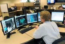 Předpověď počasí probíhá v meteorologickém centru