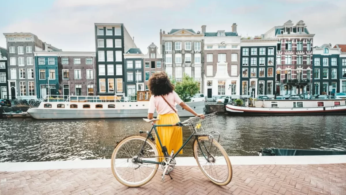 Amsterdam asi poznáme všichni.