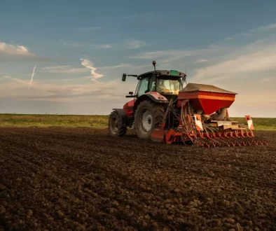 Traktor na poli