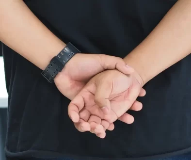 Ruce za zády